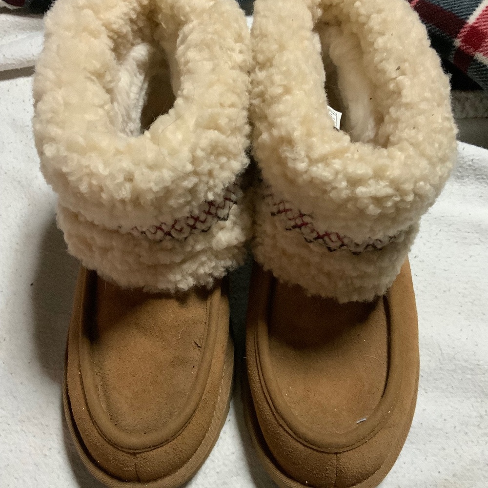 Ugg boots Mosaic style mini’s size 7